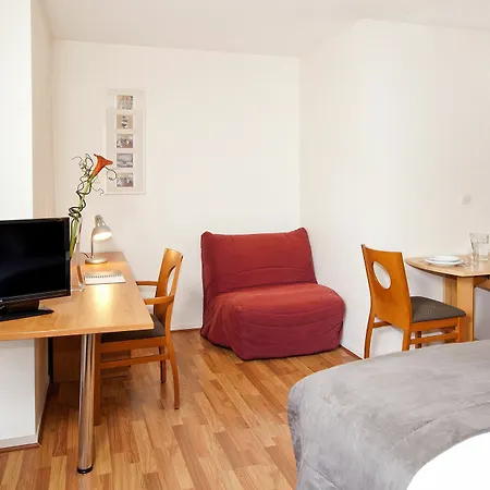 Sejours & Affaires De Brienne 2*